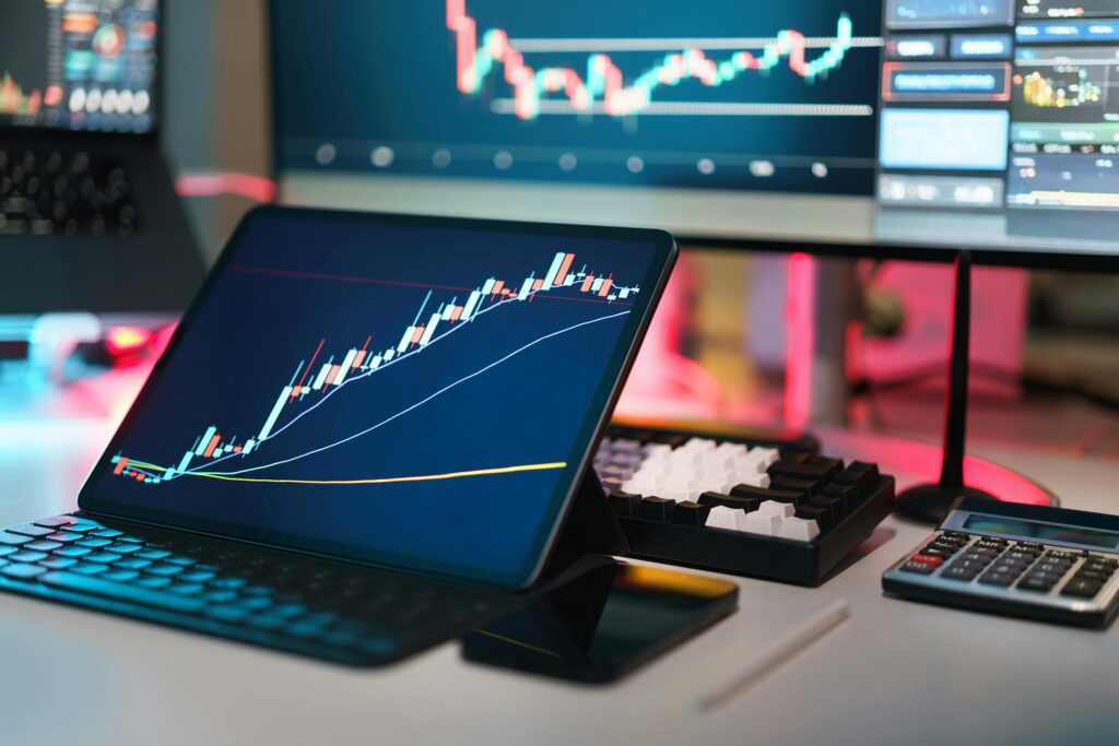 Compare broker Forex.com vs Axi – Which Forex Broker is Better for Trader